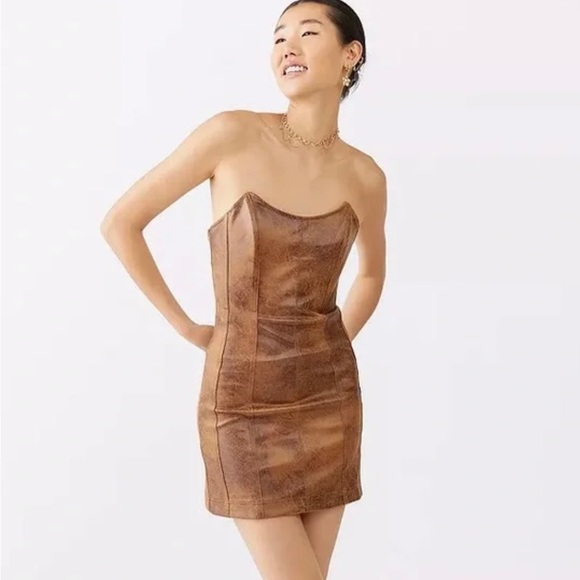 Urban Outfitters Strapless Mini dress - Picture 2 of 3